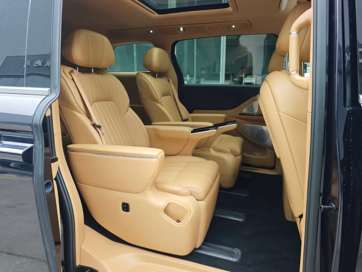 2025 Voyah Dream 1.5T 150HP L4 PHEV 41.7KWH,autocango,china used car exporter,china ev exporter,chinese used car exporter,chinese used ev exporter