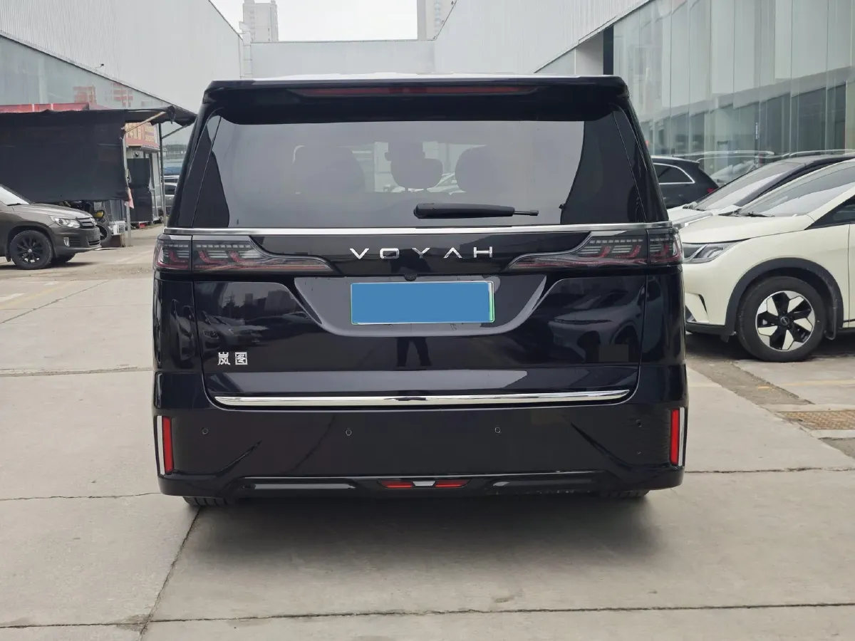 2025 Voyah Dream 1.5T 150HP L4 PHEV 41.7KWH,autocango,china used car exporter,china ev exporter,chinese used car exporter,chinese used ev exporter