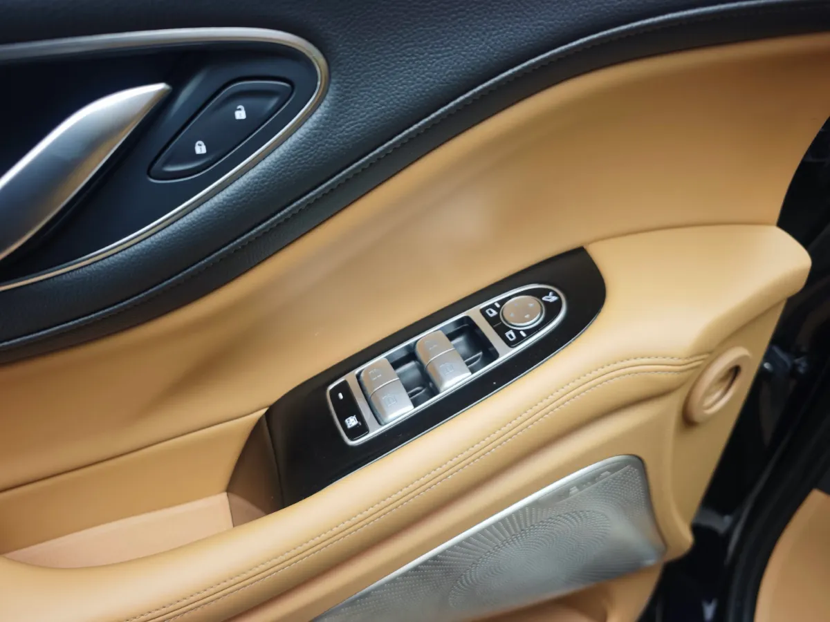 2025 Voyah Dream 1.5T 150HP L4 PHEV 41.7KWH,autocango,china used car exporter,china ev exporter,chinese used car exporter,chinese used ev exporter