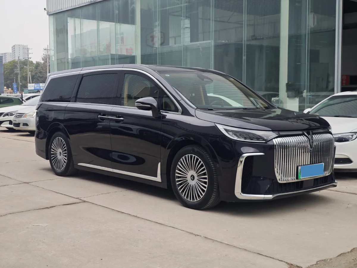 2025 Voyah Dream 1.5T 150HP L4 PHEV 41.7KWH,autocango,china used car exporter,china ev exporter,chinese used car exporter,chinese used ev exporter