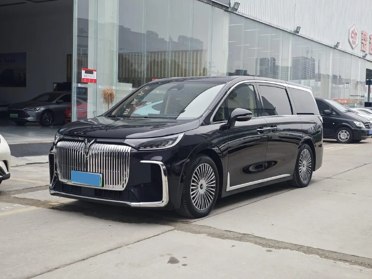 2025 Voyah Dream 1.5T 150HP L4 PHEV 41.7KWH,autocango,china used car exporter,china ev exporter,chinese used car exporter,chinese used ev exporter
