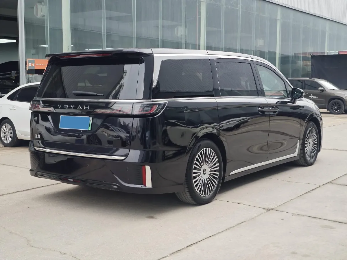 2025 Voyah Dream 1.5T 150HP L4 PHEV 41.7KWH,autocango,china used car exporter,china ev exporter,chinese used car exporter,chinese used ev exporter