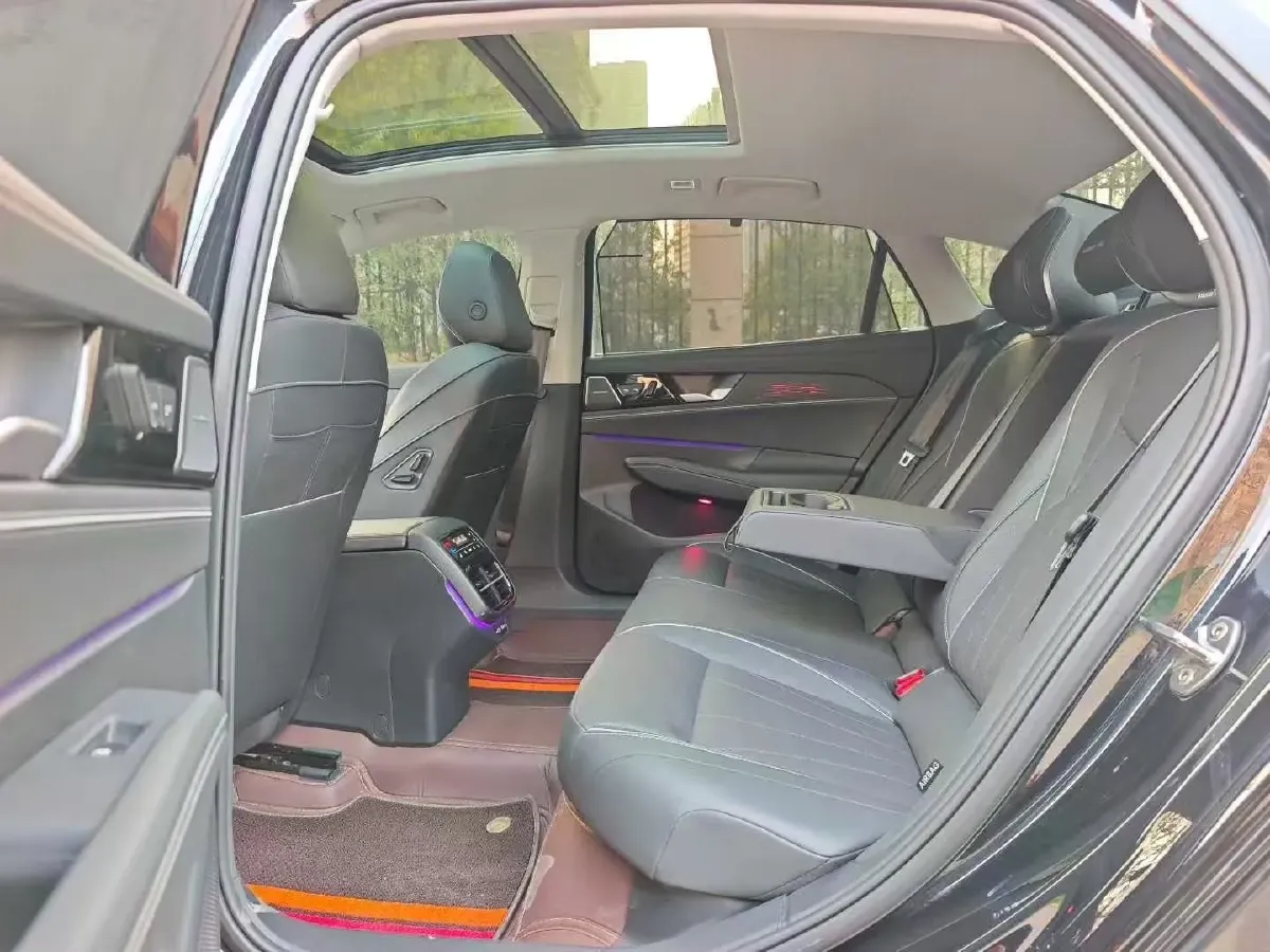 2025 Volkswagen Passat 2.0T 220HP L4 7DCT,autocango,china used car exporter,china ev exporter,chinese used car exporter,chinese used ev exporter