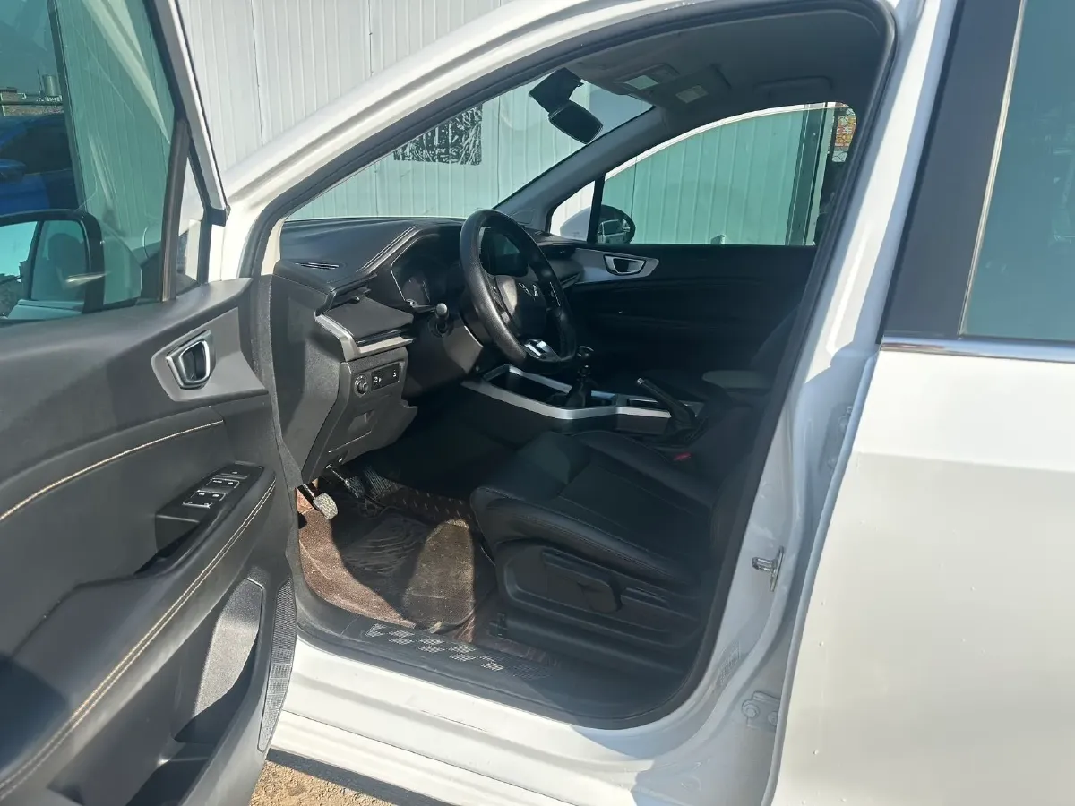 2022 WuLing JiaChen 1.5T 147HP L4 6MT,autocango,china used car exporter,china ev exporter,chinese used car exporter,chinese used ev exporter