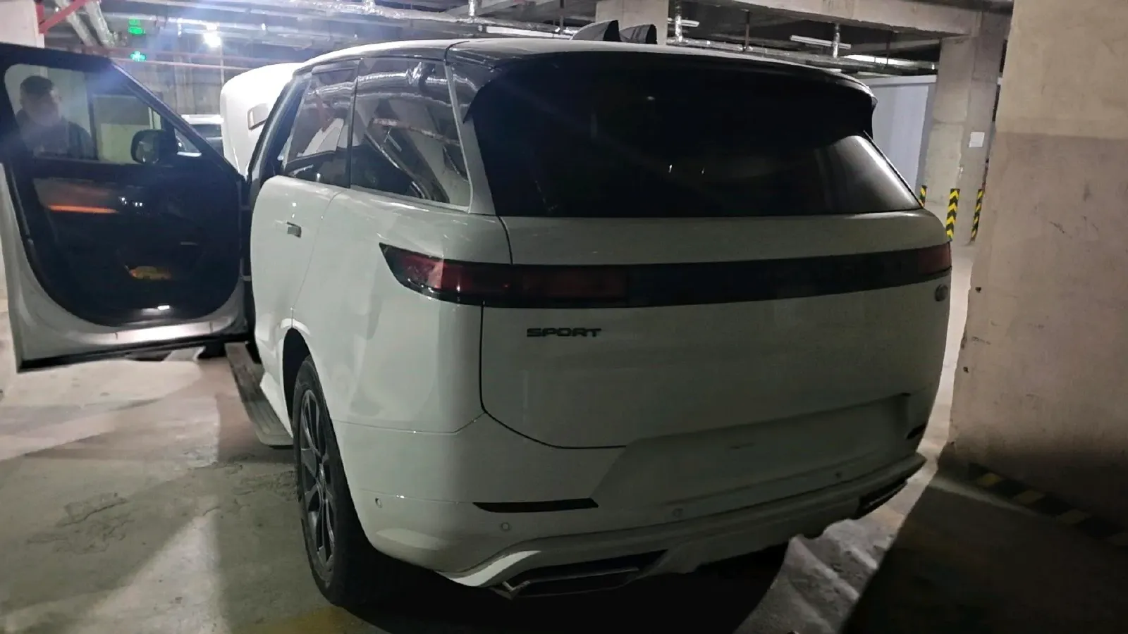 2024 Land Rover Range Rover Sport 3.0T 400HP L6 8AT,autocango,china used car exporter,china ev exporter,chinese used car exporter,chinese used ev exporter