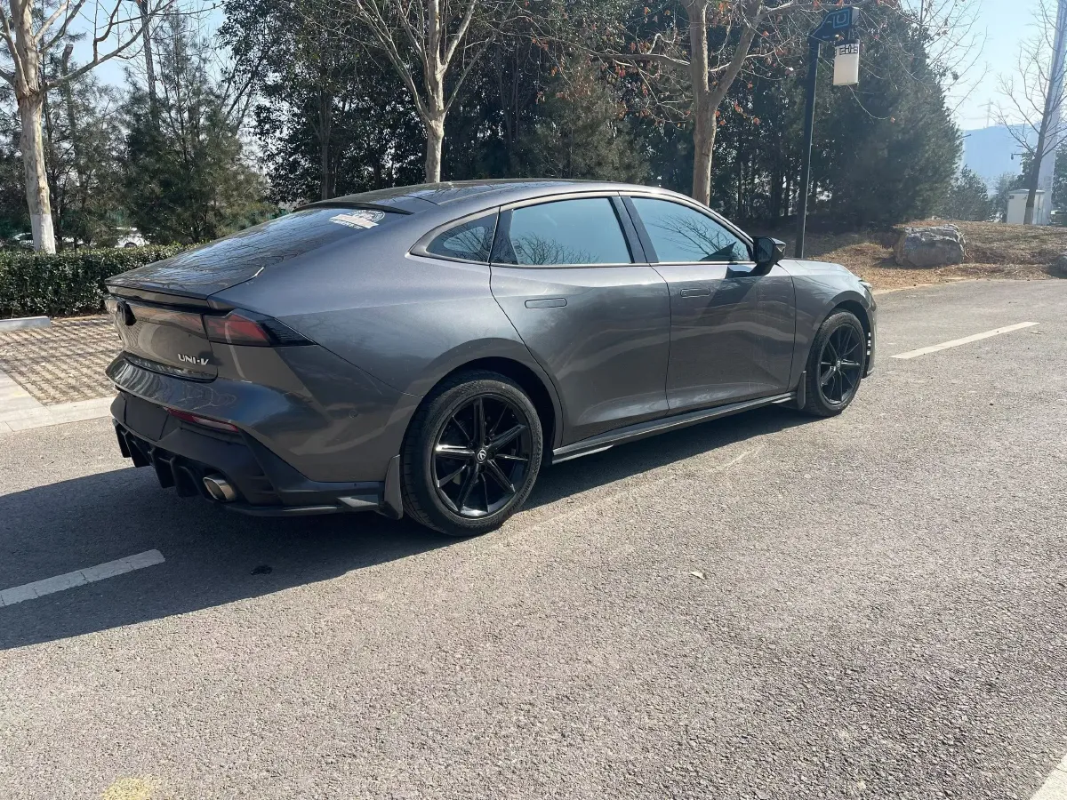 2022 ChangAn UNI-V 1.5T 188HP L4 7DCT,autocango,china used car exporter,china ev exporter,chinese used car exporter,chinese used ev exporter