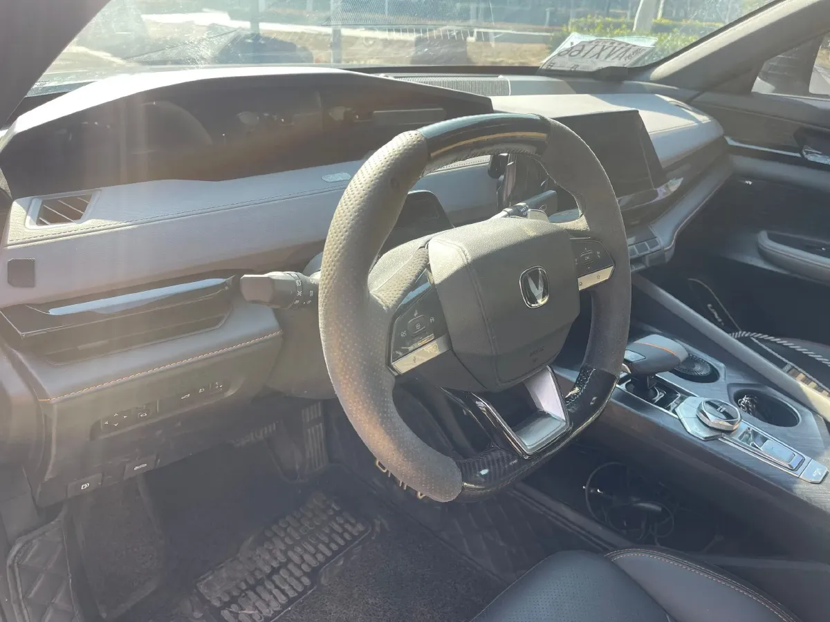 2022 ChangAn UNI-V 1.5T 188HP L4 7DCT,autocango,china used car exporter,china ev exporter,chinese used car exporter,chinese used ev exporter