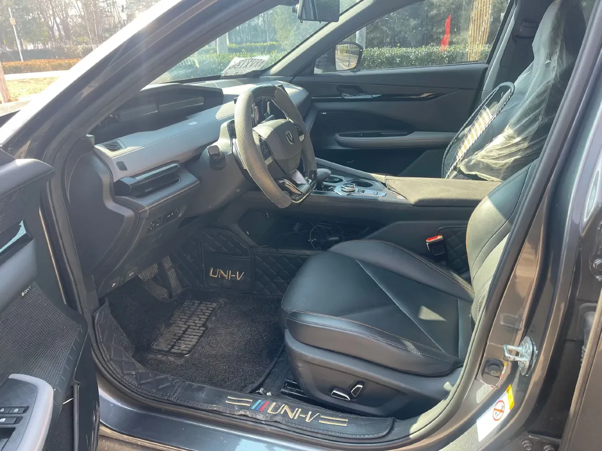 2022 ChangAn UNI-V 1.5T 188HP L4 7DCT,autocango,china used car exporter,china ev exporter,chinese used car exporter,chinese used ev exporter