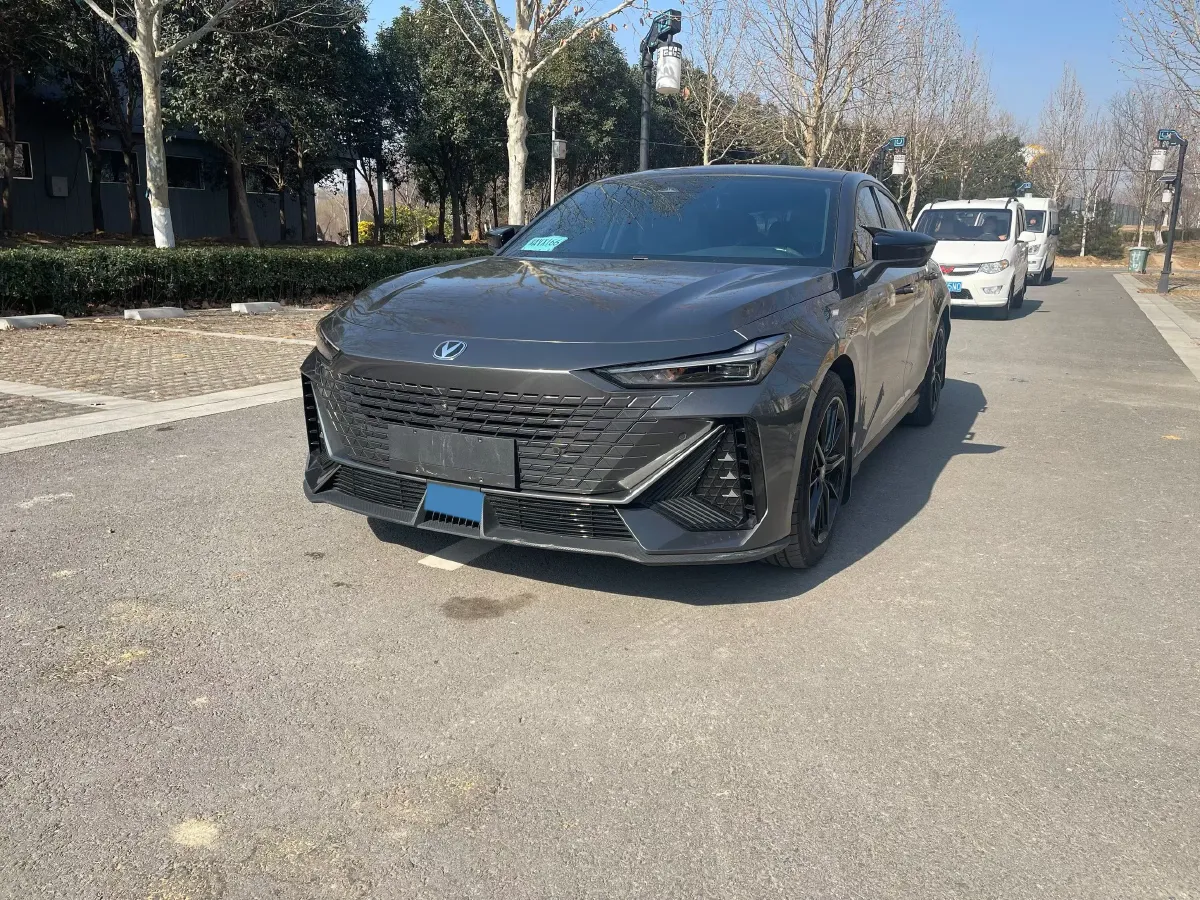 2022 ChangAn UNI-V 1.5T 188HP L4 7DCT,autocango,china used car exporter,china ev exporter,chinese used car exporter,chinese used ev exporter