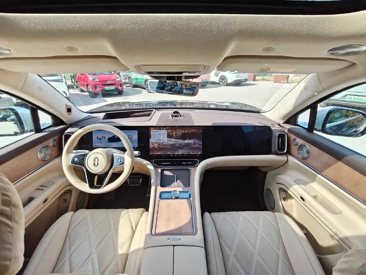 2025 AITO AITO M9 REEV 160HP REEV 52KWH,autocango,china used car exporter,china ev exporter,chinese used car exporter,chinese used ev exporter