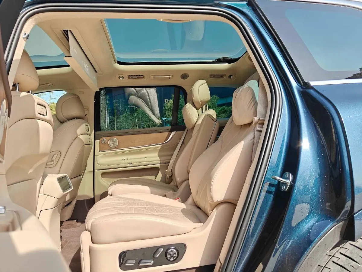 2025 AITO AITO M9 REEV 160HP REEV 52KWH,autocango,china used car exporter,china ev exporter,chinese used car exporter,chinese used ev exporter