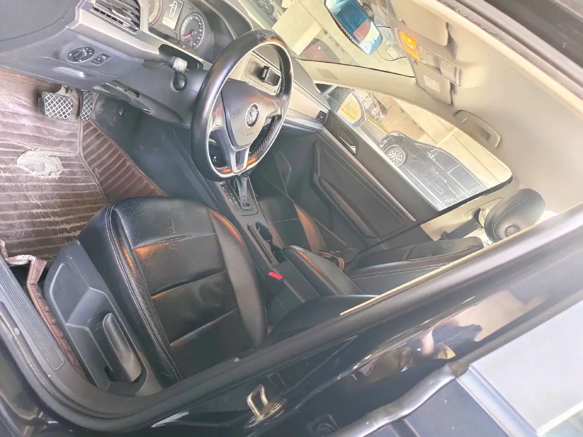 2018 Landwind XiaoYao 1.5T 163HP L4 CVT,autocango,china used car exporter,china ev exporter,chinese used car exporter,chinese used ev exporter