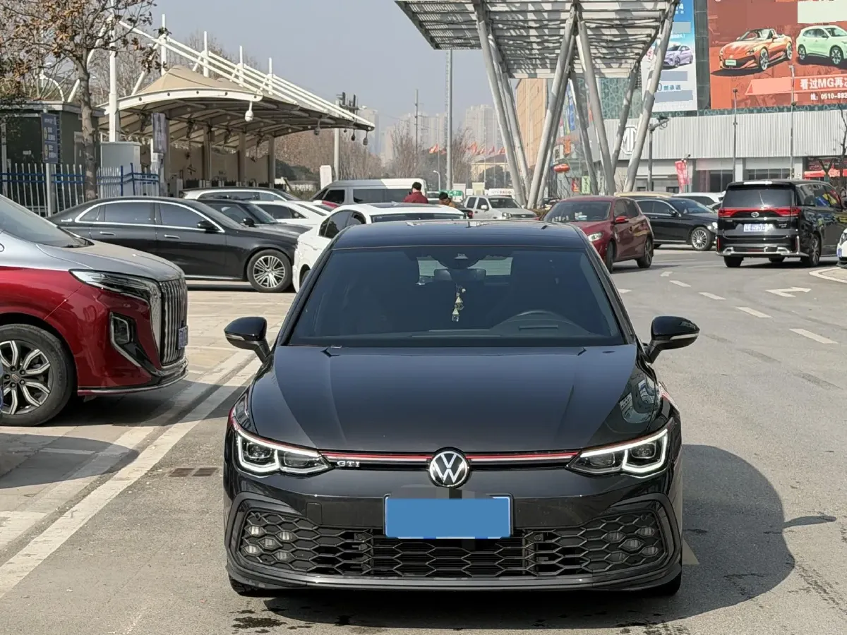 2023 Volkswagen GolfGTI 2.0T 220HP L4 7DCT,autocango,china used car exporter,china ev exporter,chinese used car exporter,chinese used ev exporter