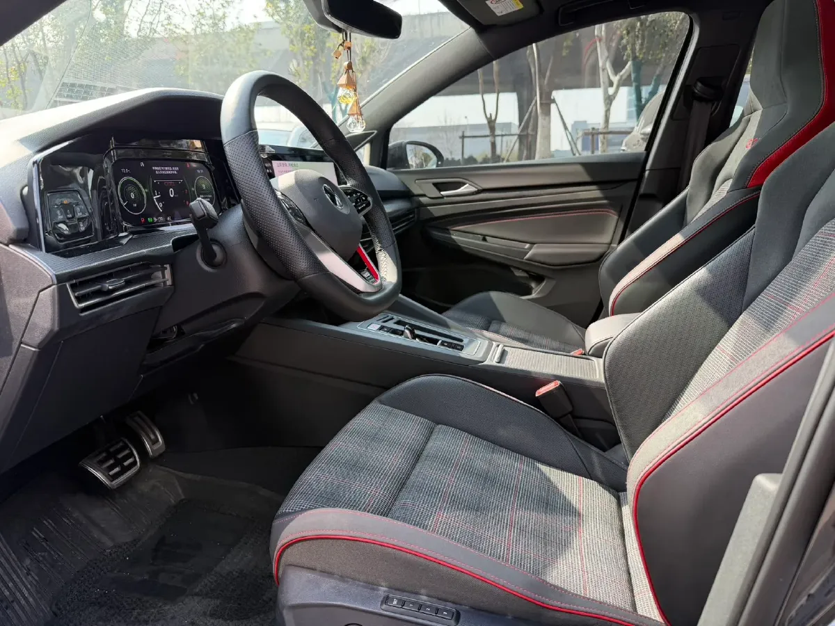 2023 Volkswagen GolfGTI 2.0T 220HP L4 7DCT,autocango,china used car exporter,china ev exporter,chinese used car exporter,chinese used ev exporter