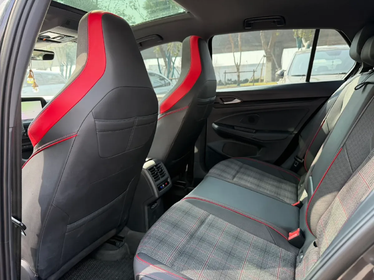 2023 Volkswagen GolfGTI 2.0T 220HP L4 7DCT,autocango,china used car exporter,china ev exporter,chinese used car exporter,chinese used ev exporter