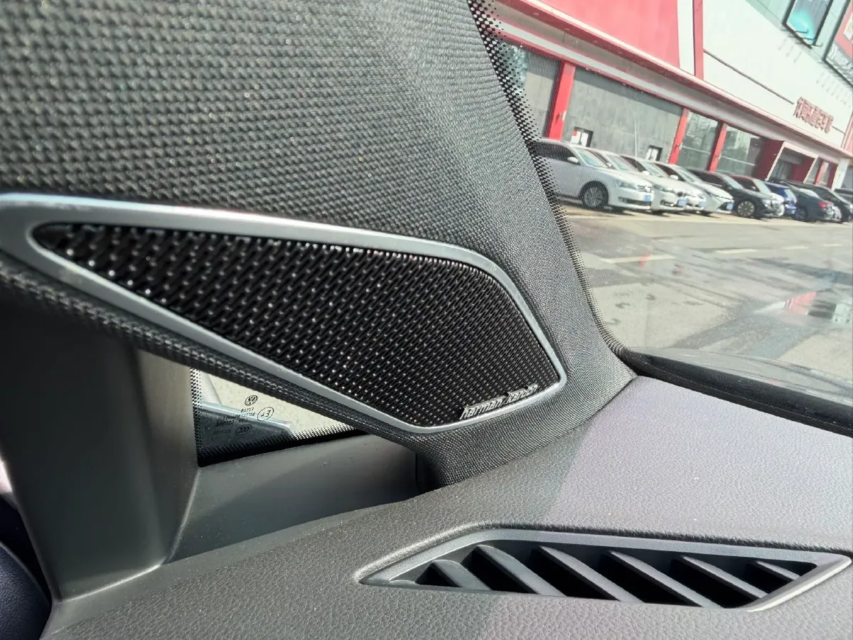 2023 Volkswagen GolfGTI 2.0T 220HP L4 7DCT,autocango,china used car exporter,china ev exporter,chinese used car exporter,chinese used ev exporter