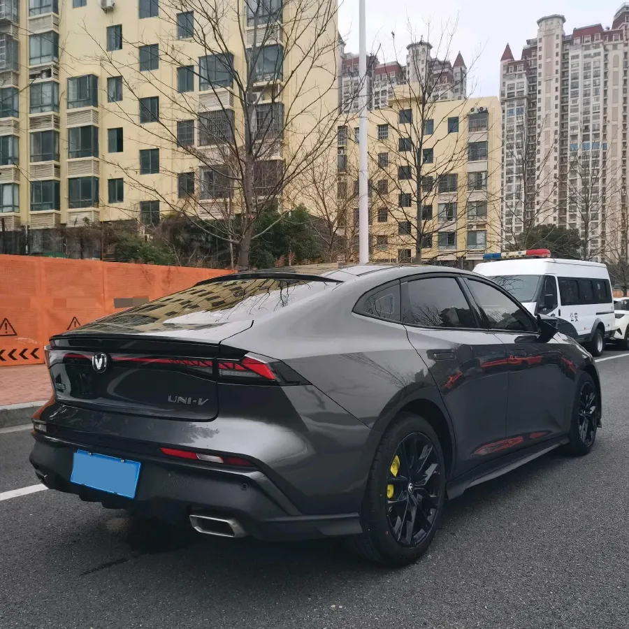 2024 ChangAn UNI-V 1.5T 188HP L4 7DCT,autocango,china used car exporter,china ev exporter,chinese used car exporter,chinese used ev exporter