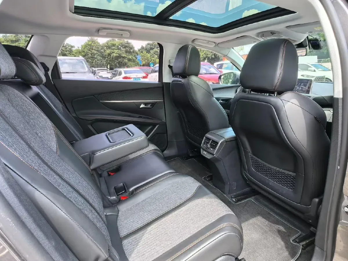 2017 Peugeot 5008 1.8T 204HP L4 6AT,autocango,china used car exporter,china ev exporter,chinese used car exporter,chinese used ev exporter