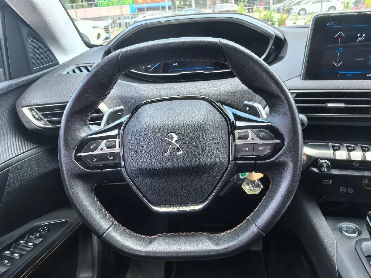 2017 Peugeot 5008 1.8T 204HP L4 6AT,autocango,china used car exporter,china ev exporter,chinese used car exporter,chinese used ev exporter