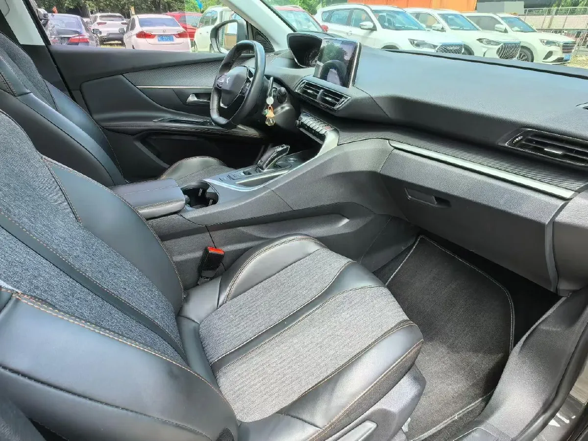 2017 Peugeot 5008 1.8T 204HP L4 6AT,autocango,china used car exporter,china ev exporter,chinese used car exporter,chinese used ev exporter