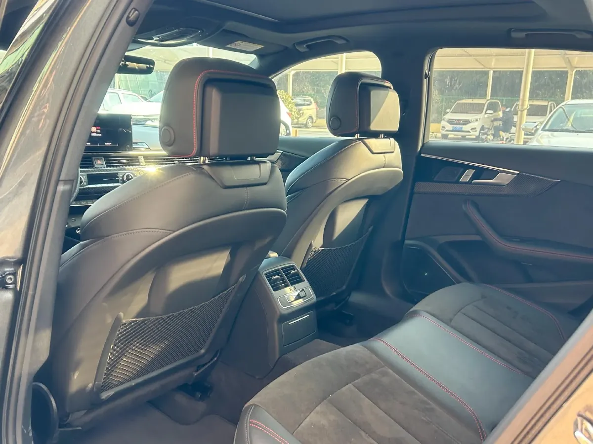 2025 Audi A4L 2.0T 245HP L4 7DCT,autocango,china used car exporter,china ev exporter,chinese used car exporter,chinese used ev exporter