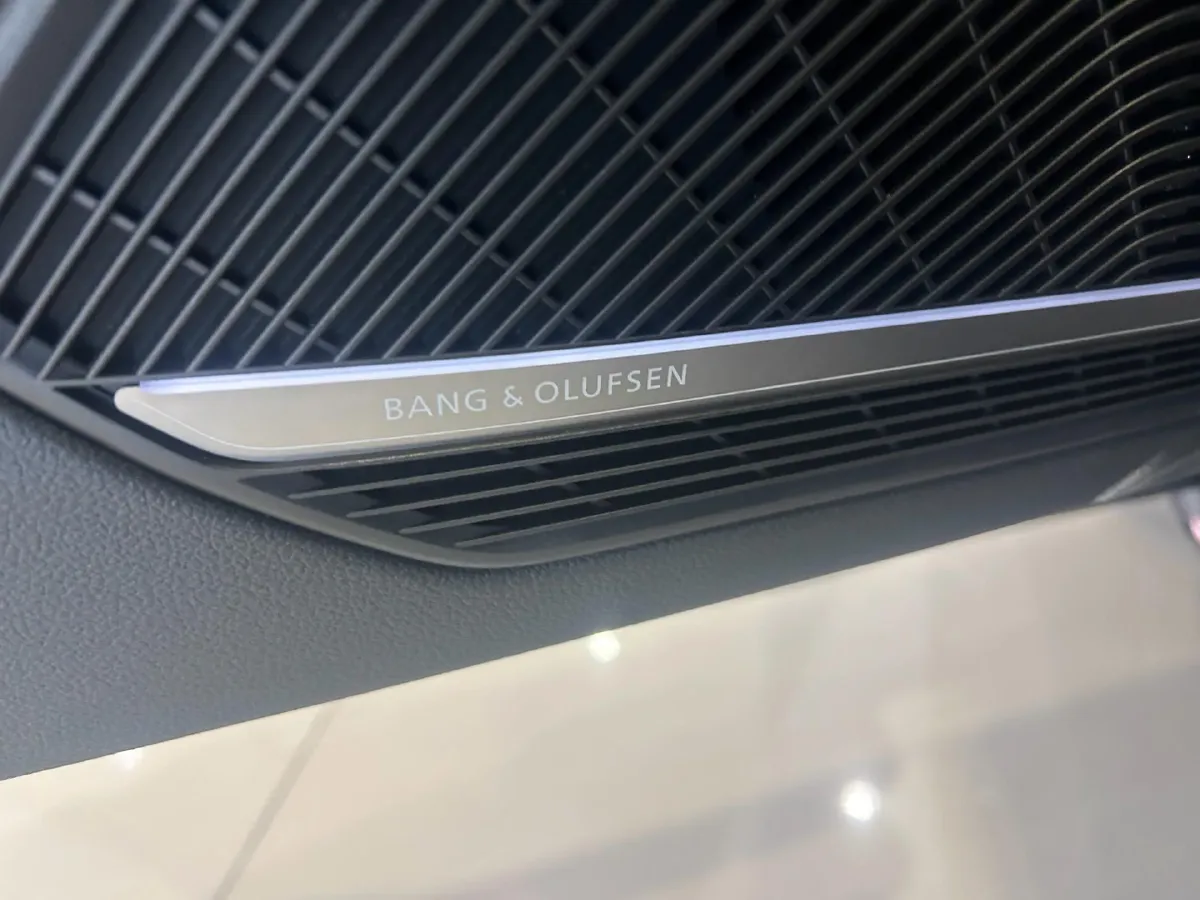 2025 Audi A4L 2.0T 245HP L4 7DCT,autocango,china used car exporter,china ev exporter,chinese used car exporter,chinese used ev exporter