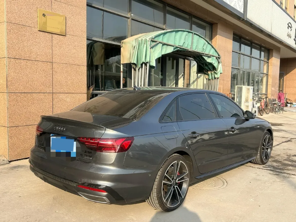 2025 Audi A4L 2.0T 245HP L4 7DCT,autocango,china used car exporter,china ev exporter,chinese used car exporter,chinese used ev exporter
