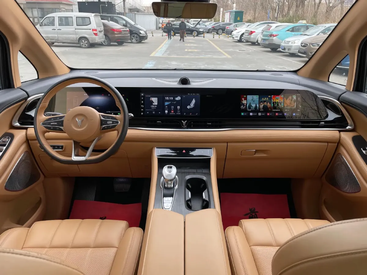 2024 Voyah Dream 1.5T 150HP L4 PHEV 43KWH,autocango,china used car exporter,china ev exporter,chinese used car exporter,chinese used ev exporter