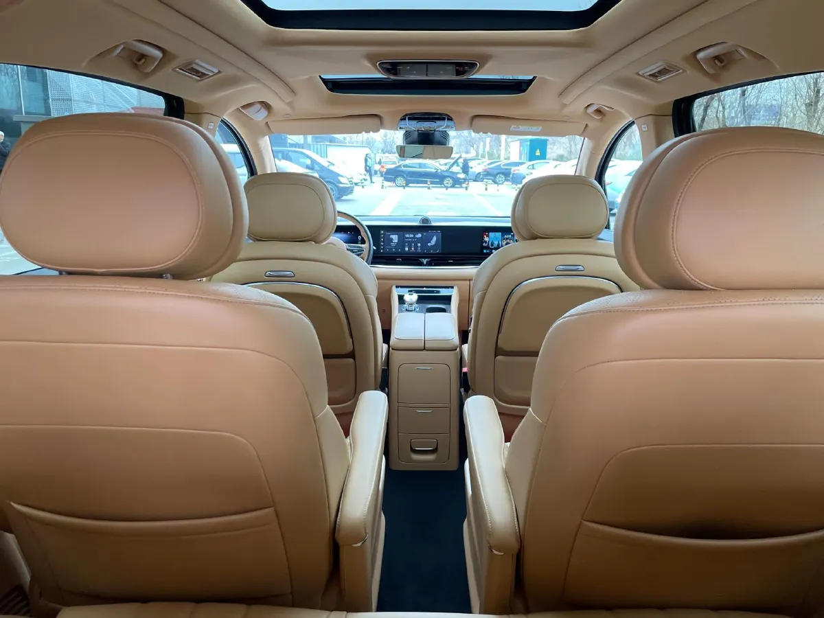 2024 Voyah Dream 1.5T 150HP L4 PHEV 43KWH,autocango,china used car exporter,china ev exporter,chinese used car exporter,chinese used ev exporter