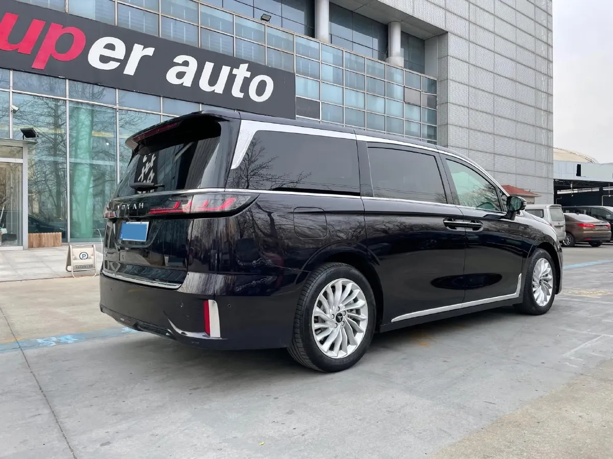 2024 Voyah Dream 1.5T 150HP L4 PHEV 43KWH,autocango,china used car exporter,china ev exporter,chinese used car exporter,chinese used ev exporter