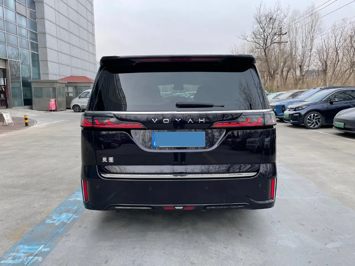 2024 Voyah Dream 1.5T 150HP L4 PHEV 43KWH,autocango,china used car exporter,china ev exporter,chinese used car exporter,chinese used ev exporter