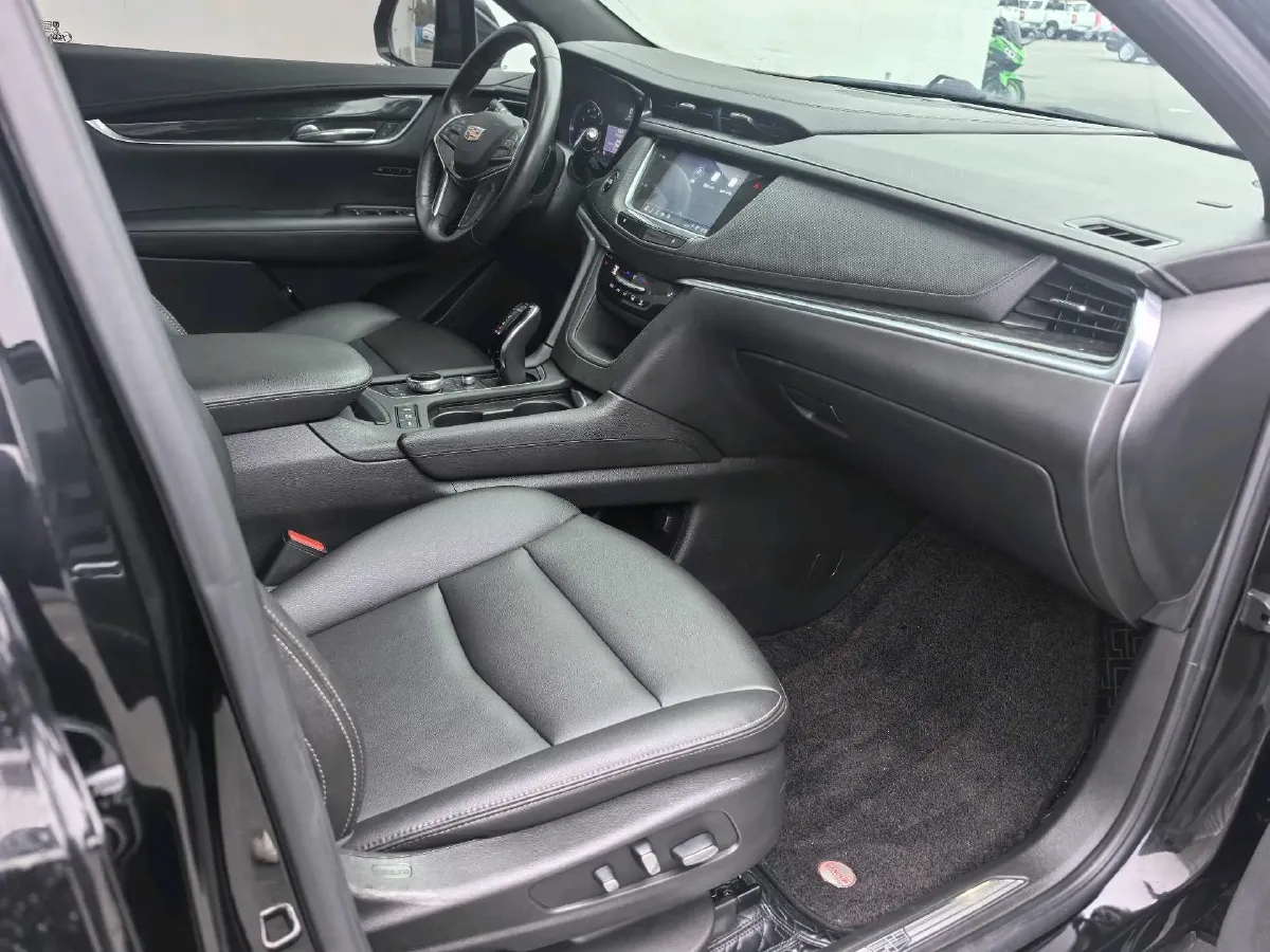 2022 Cadillac XT5 2.0T 237HP L4 9AT,autocango,china used car exporter,china ev exporter,chinese used car exporter,chinese used ev exporter