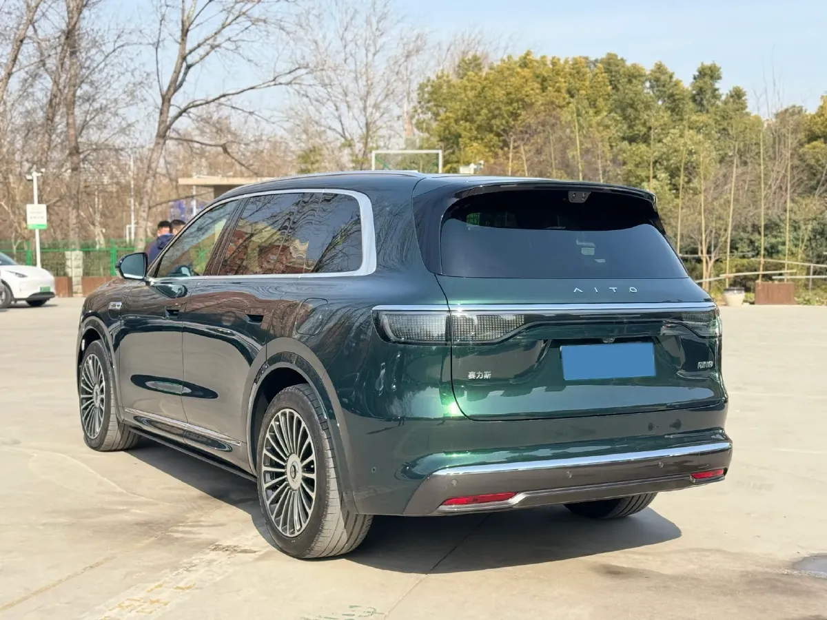 2025 AITO AITO M8 REEV 160HP REEV 53.4KWH,autocango,china used car exporter,china ev exporter,chinese used car exporter,chinese used ev exporter