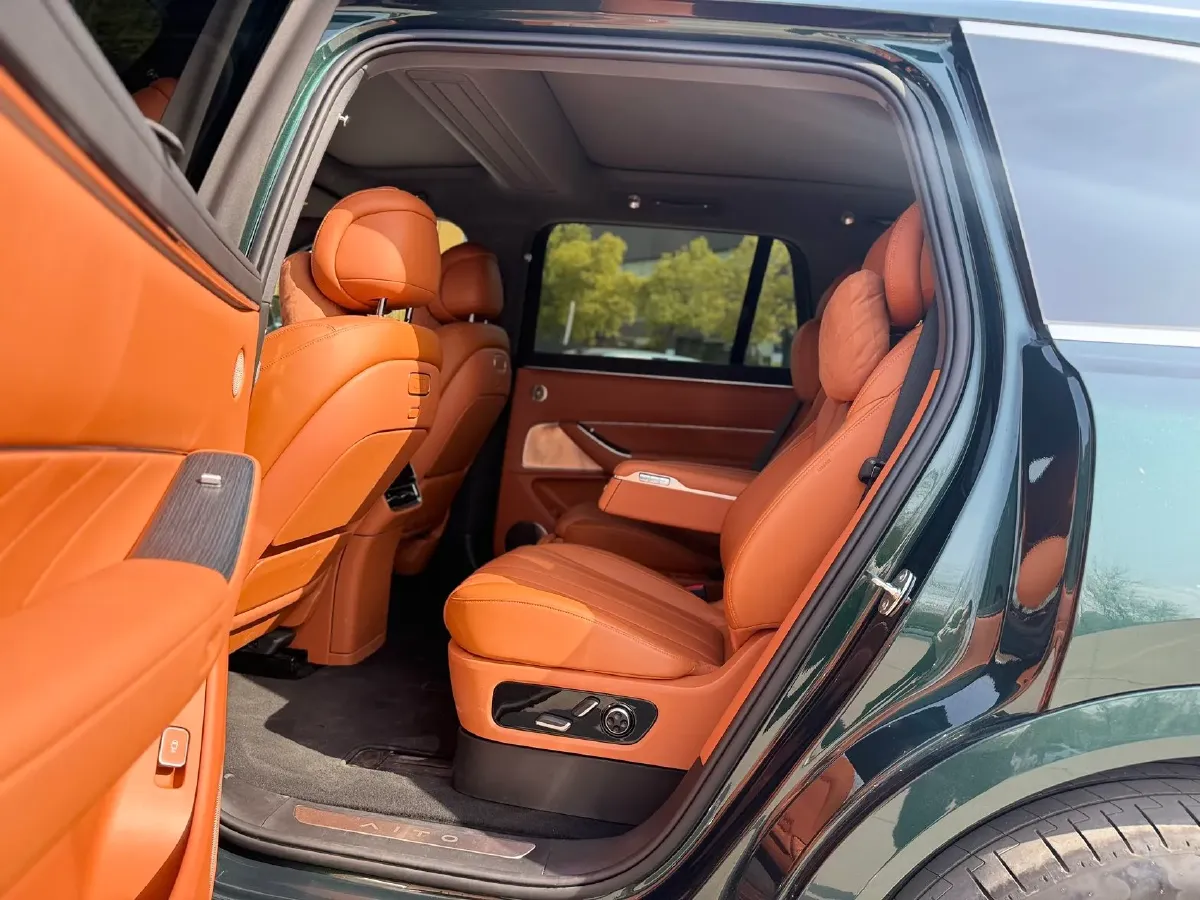 2025 AITO AITO M8 REEV 160HP REEV 53.4KWH,autocango,china used car exporter,china ev exporter,chinese used car exporter,chinese used ev exporter