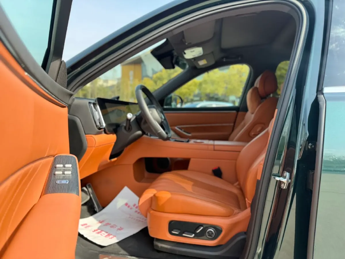 2025 AITO AITO M8 REEV 160HP REEV 53.4KWH,autocango,china used car exporter,china ev exporter,chinese used car exporter,chinese used ev exporter