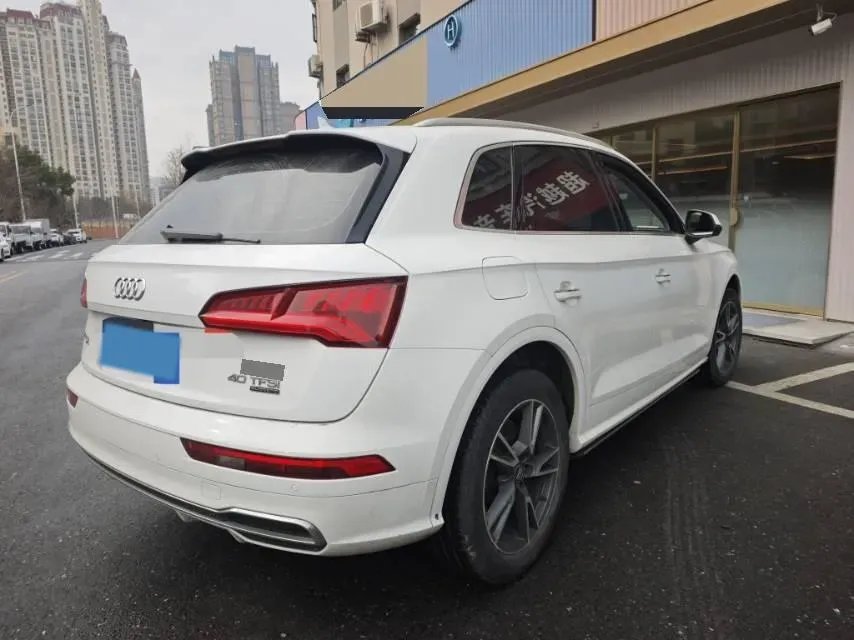 2020 Audi Q5L 2.0T 190HP L4 7DCT,autocango,china used car exporter,china ev exporter,chinese used car exporter,chinese used ev exporter