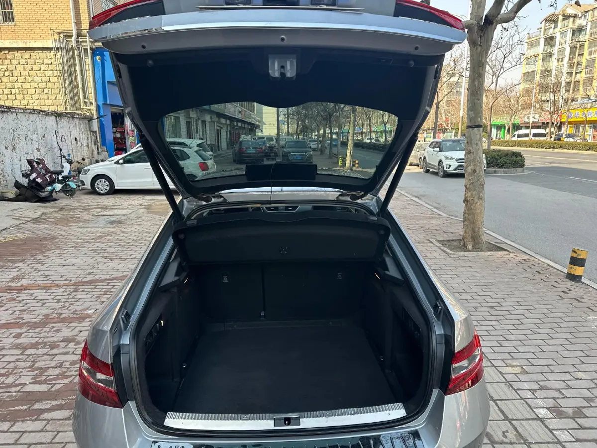 2018 Skoda Kodiak 1.8T 180HP L4 7DCT,autocango,china used car exporter,china ev exporter,chinese used car exporter,chinese used ev exporter