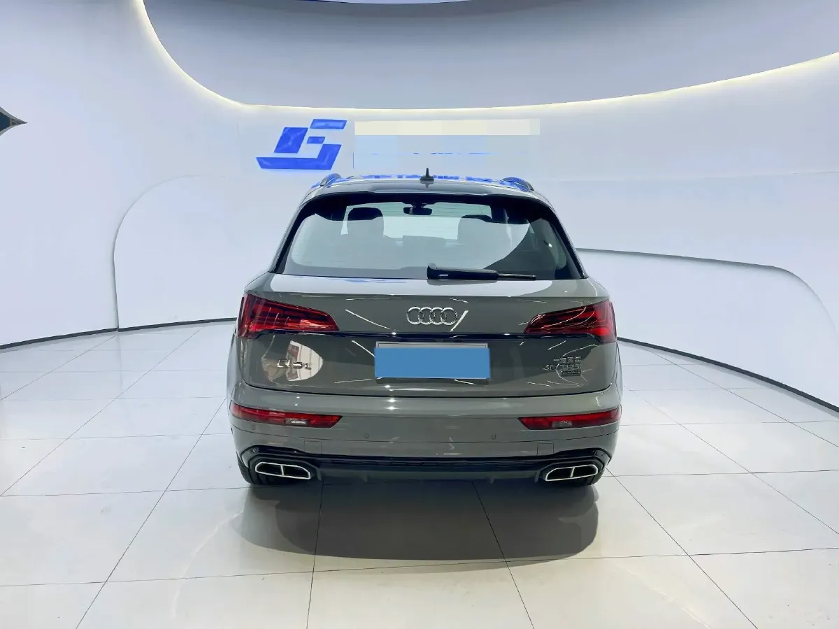 2025 Audi Q5L 2.0T 190HP L4 7DCT,autocango,china used car exporter,china ev exporter,chinese used car exporter,chinese used ev exporter