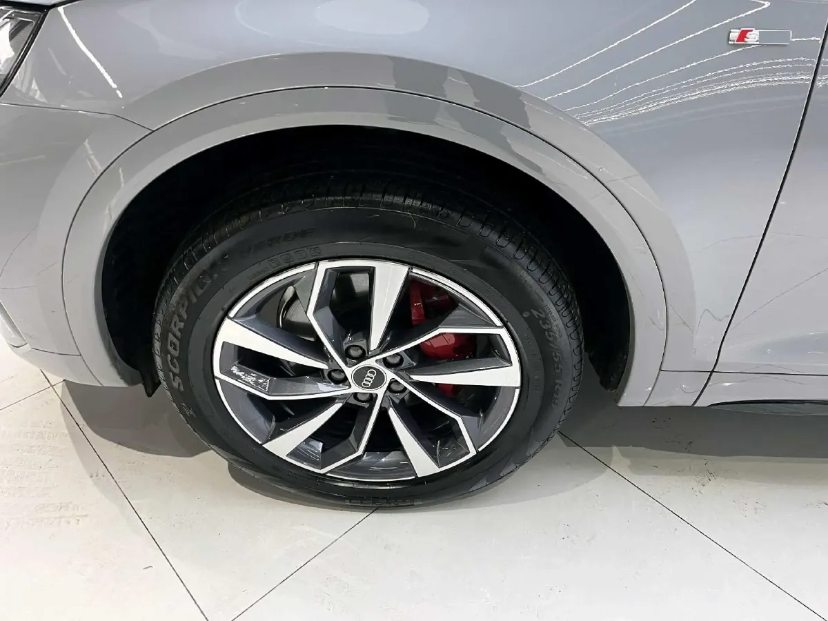 2025 Audi Q5L 2.0T 190HP L4 7DCT,autocango,china used car exporter,china ev exporter,chinese used car exporter,chinese used ev exporter