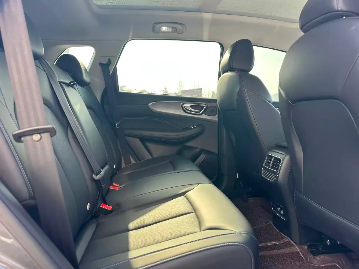 2023 Roewe RX5 1.5T 181HP L4 7DCT,autocango,china used car exporter,china ev exporter,chinese used car exporter,chinese used ev exporter