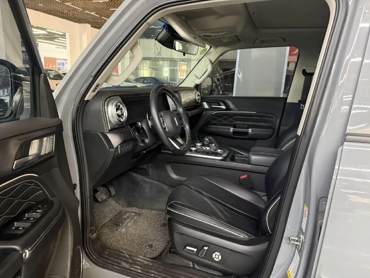 2021 Tank 300 2.0T 227HP L4 8AT,autocango,china used car exporter,china ev exporter,chinese used car exporter,chinese used ev exporter