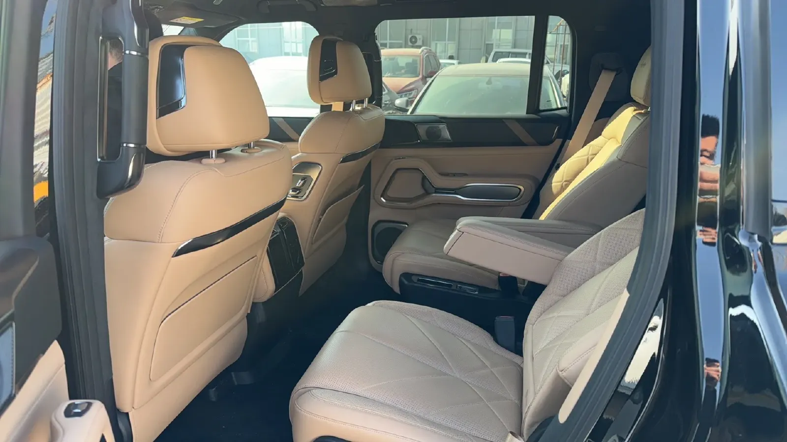 2025 FangChengBao Bao 8 2.0T 245HP L4 E-CVT PHEV 36.8KWH,autocango,china used car exporter,china ev exporter,chinese used car exporter,chinese used ev exporter