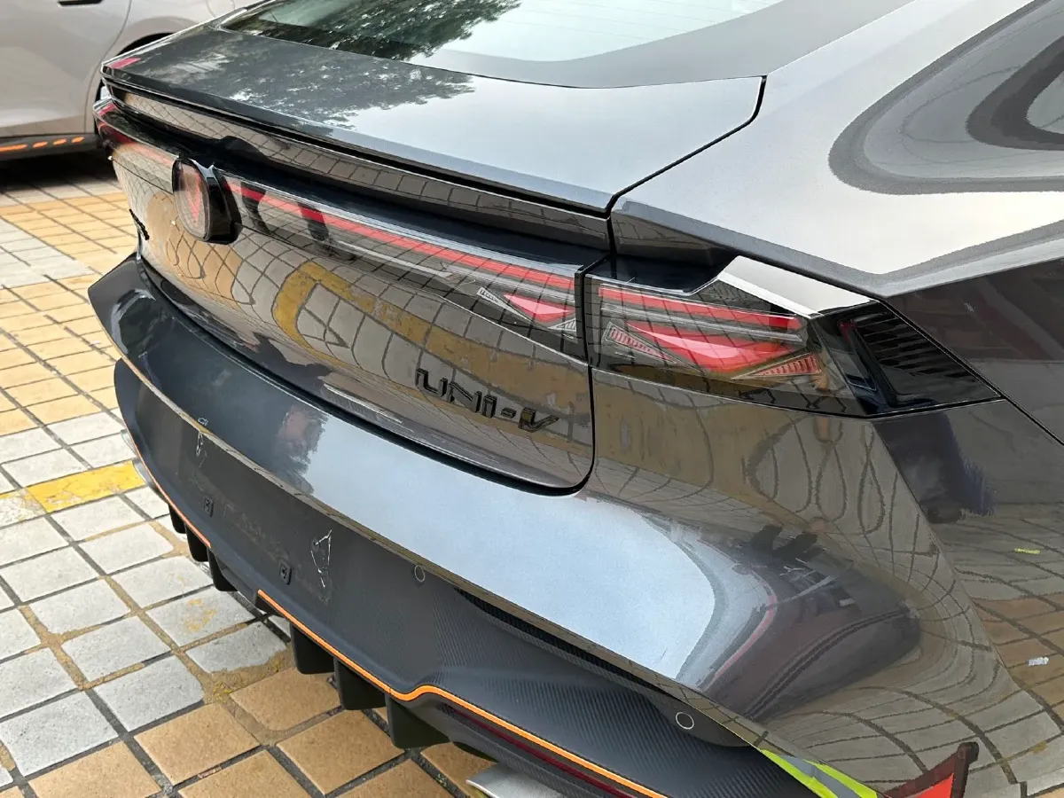 2025 ChangAn UNI-V 1.5T 192HP L4 7DCT,autocango,china used car exporter,china ev exporter,chinese used car exporter,chinese used ev exporter