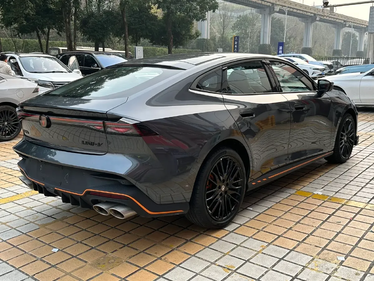 2025 ChangAn UNI-V 1.5T 192HP L4 7DCT,autocango,china used car exporter,china ev exporter,chinese used car exporter,chinese used ev exporter