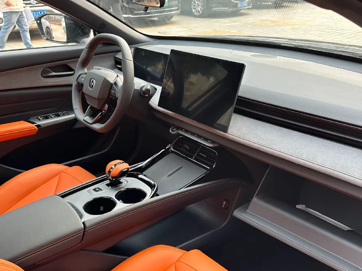 2025 ChangAn UNI-V 1.5T 192HP L4 7DCT,autocango,china used car exporter,china ev exporter,chinese used car exporter,chinese used ev exporter