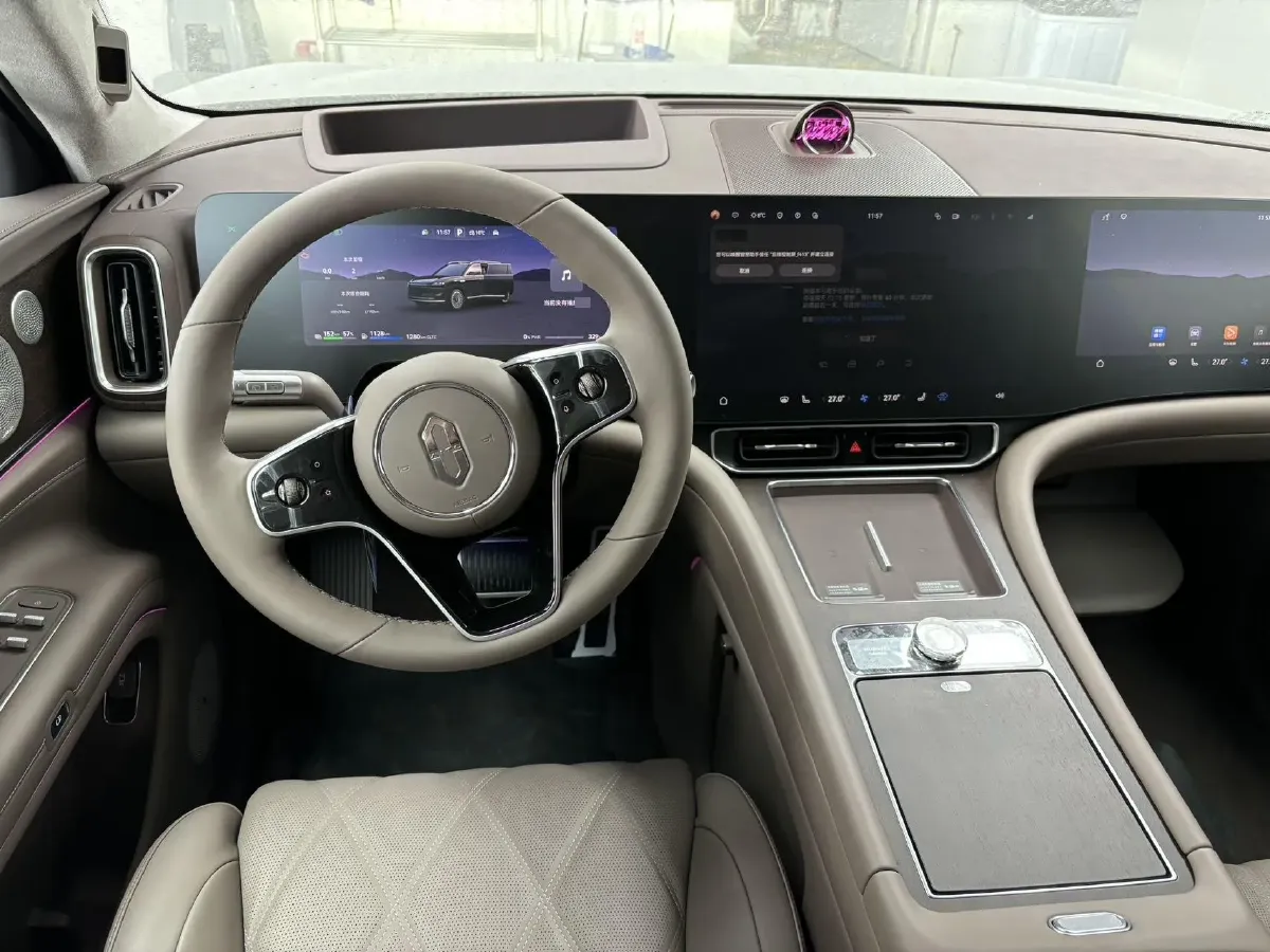 2025 AITO AITO M9 REEV 160HP REEV 52KWH,autocango,china used car exporter,china ev exporter,chinese used car exporter,chinese used ev exporter