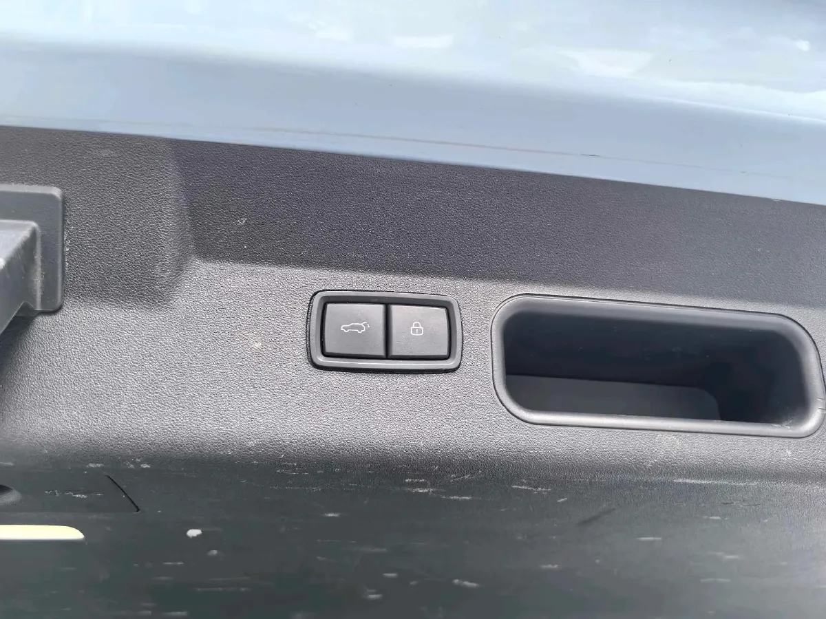 2020 Li ONE Range Extended 131HP REEV 40.5KWH,autocango,china used car exporter,china ev exporter,chinese used car exporter,chinese used ev exporter