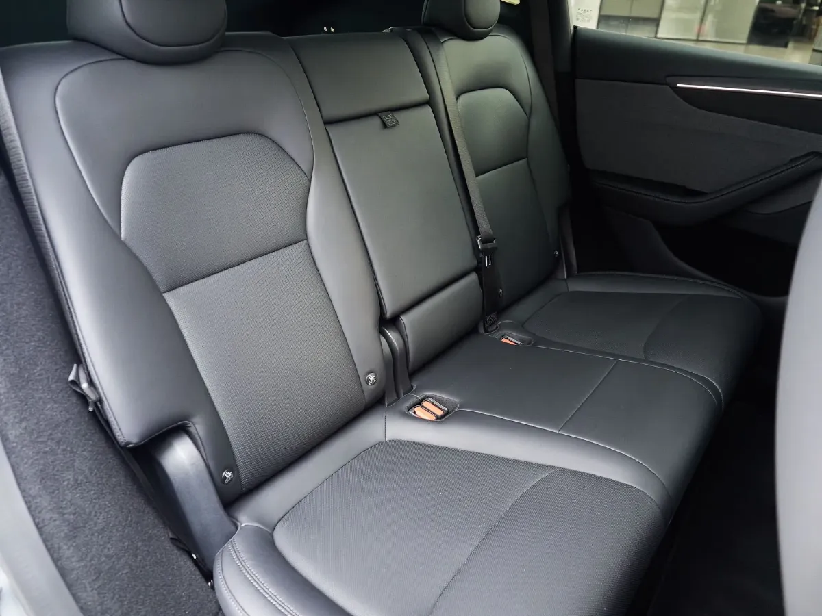 2025 Tesla Model Y BEV 62.5KWH,autocango,china used car exporter,china ev exporter,chinese used car exporter,chinese used ev exporter