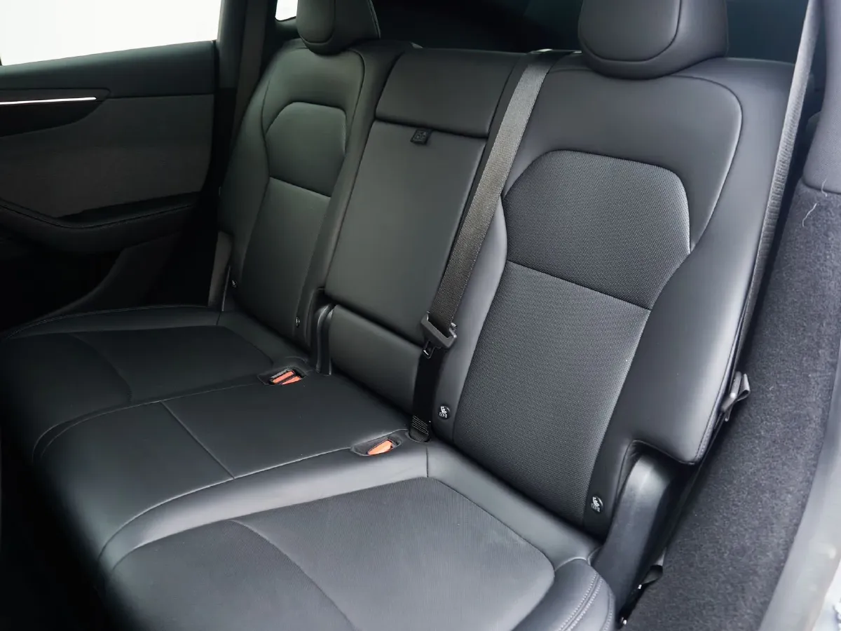 2025 Tesla Model Y BEV 62.5KWH,autocango,china used car exporter,china ev exporter,chinese used car exporter,chinese used ev exporter