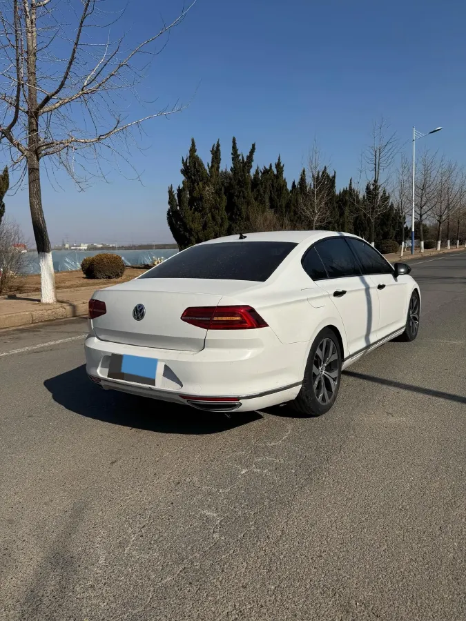 2018 Volkswagen Magotan 1.8T 180HP L4 7DCT,autocango,china used car exporter,china ev exporter,chinese used car exporter,chinese used ev exporter